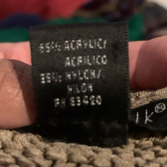 Small women’s puff sleeve sweater - Picture 6 of 7